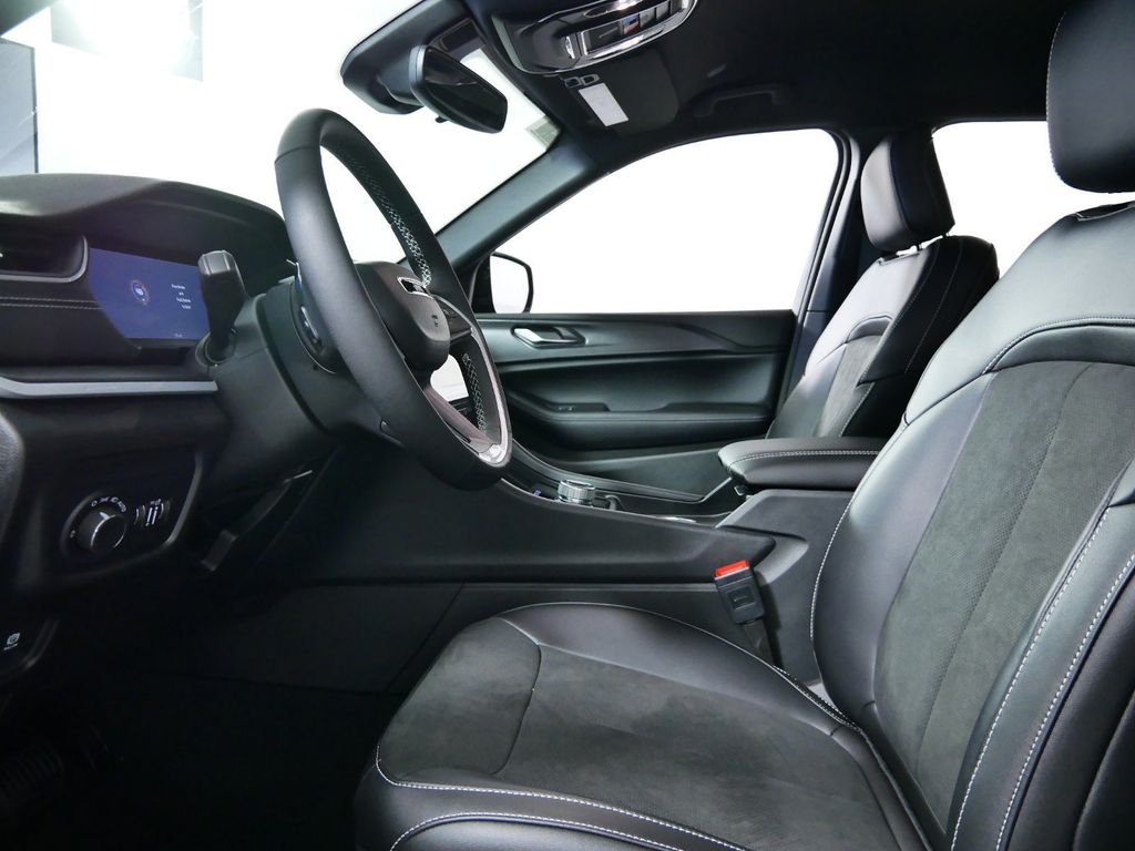 Thumbnail: 2024 Jeep Grand Cherokee - 33