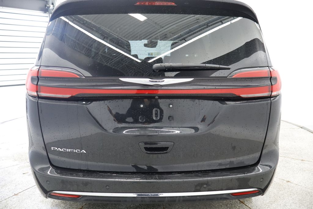 Thumbnail: 2023 Chrysler Pacifica - 17