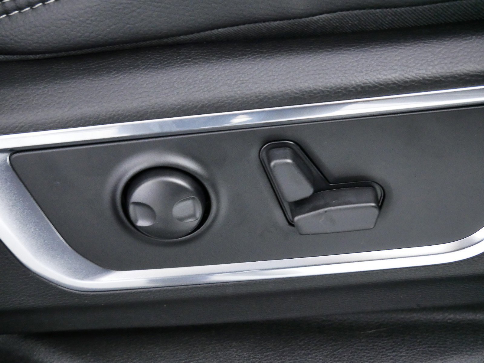 Thumbnail: 2025 RAM 1500 - 24