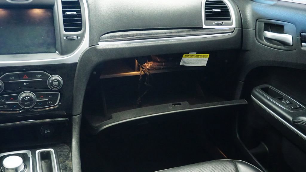 Thumbnail: 2019 Chrysler 300 - 23