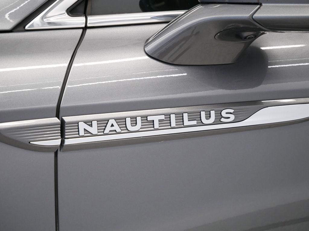 Thumbnail: 2021 Lincoln Nautilus - 20