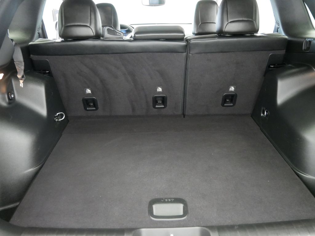 Thumbnail: 2022 Jeep Cherokee - 8