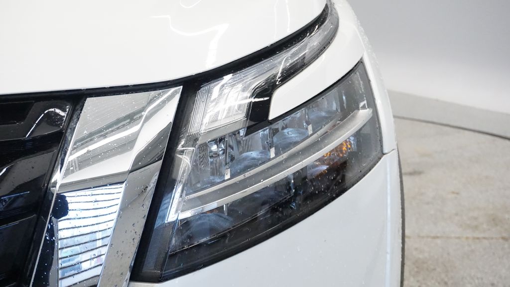 Thumbnail: 2023 Nissan Pathfinder - 18