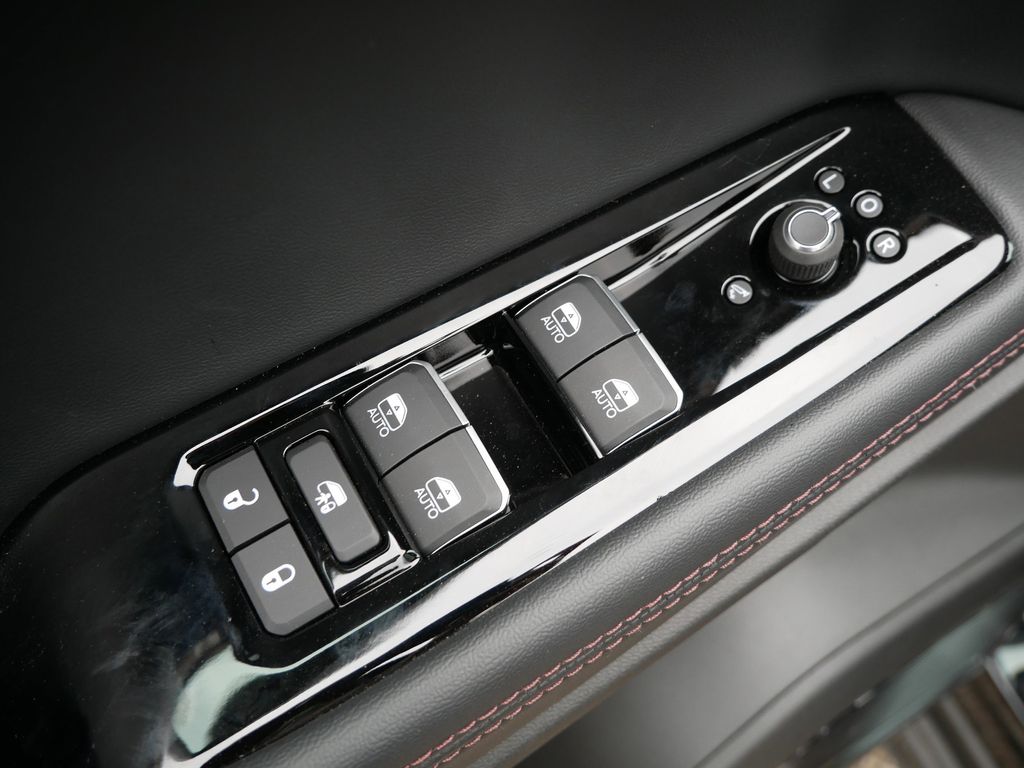 Thumbnail: 2025 Jeep Wagoneer S - 34