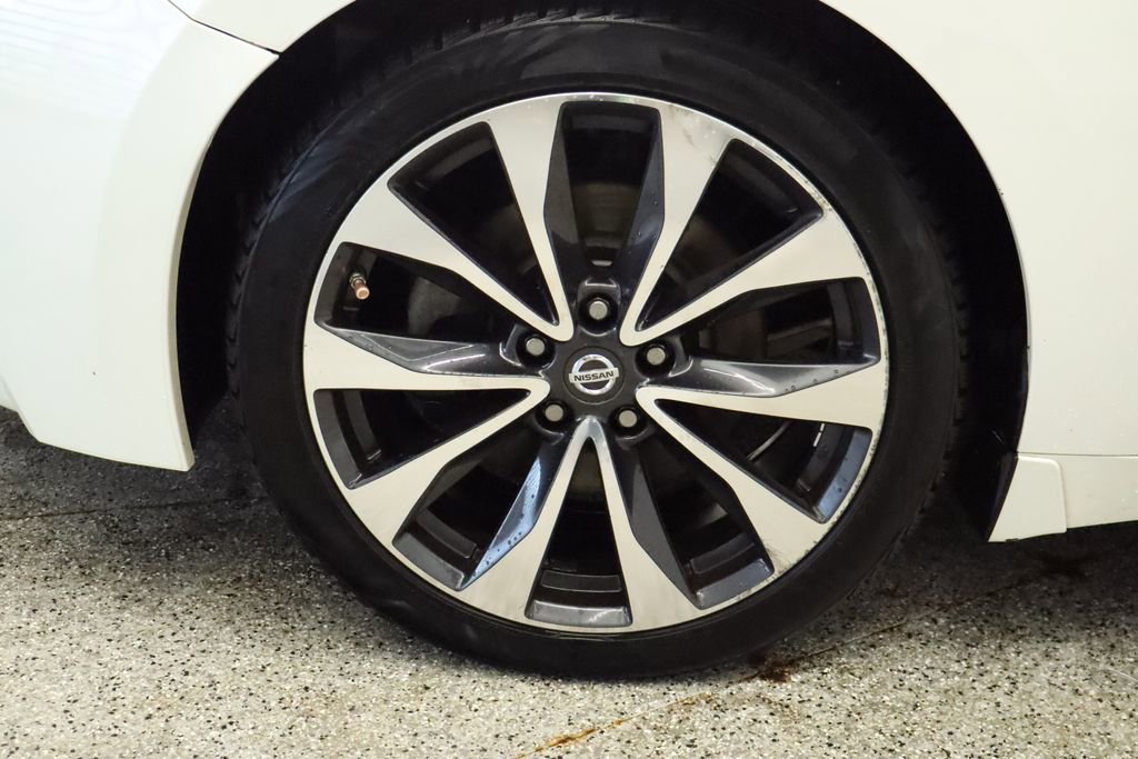 Thumbnail: 2016 Nissan Maxima - 12