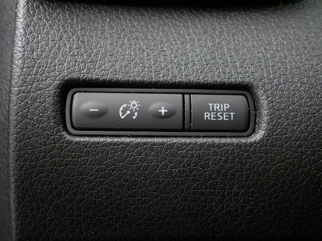 Thumbnail: 2014 Nissan Rogue - 23