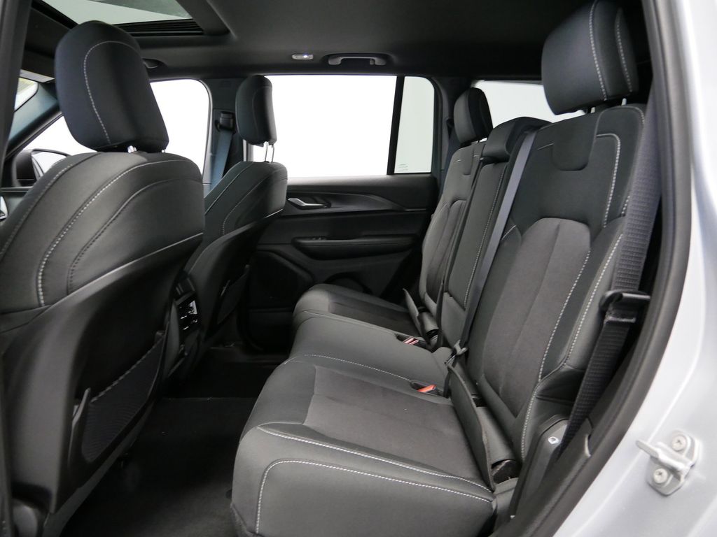 Thumbnail: 2025 Jeep Grand Cherokee - 10