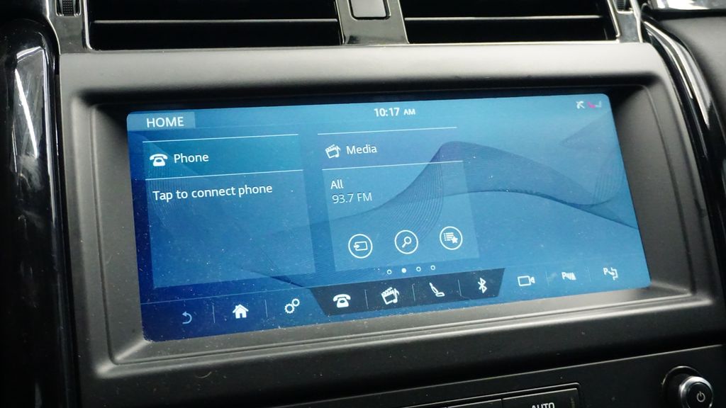 Thumbnail: 2020 Land Rover Discovery - 32