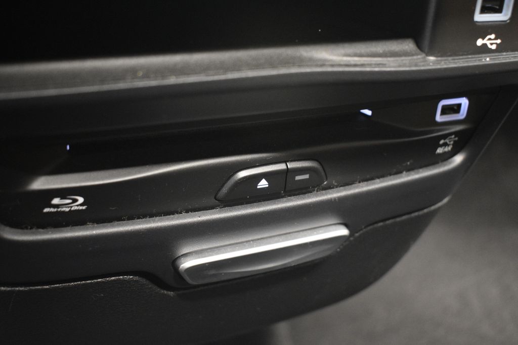 Thumbnail: 2017 Chrysler Pacifica - 37