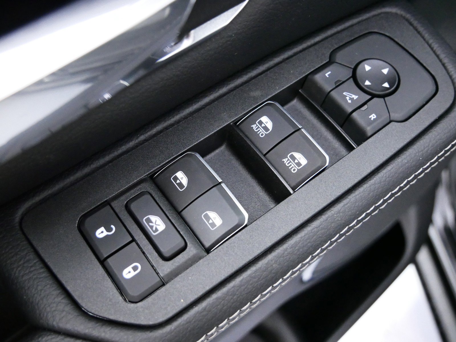 Thumbnail: 2025 RAM 1500 - 32