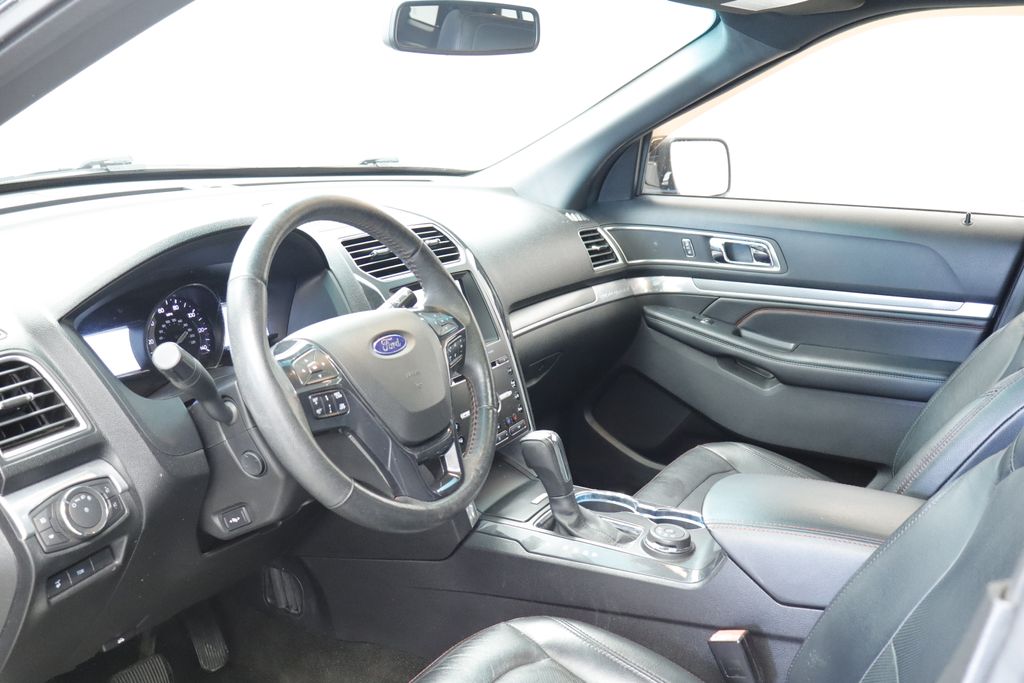 Thumbnail: 2016 Ford Explorer - 30