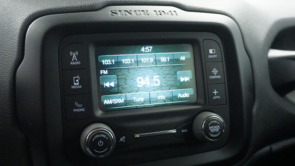 Thumbnail: 2016 Jeep Renegade - 43