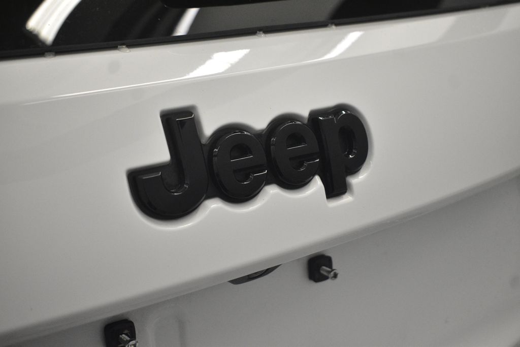 Thumbnail: 2021 Jeep Grand Cherokee - 19