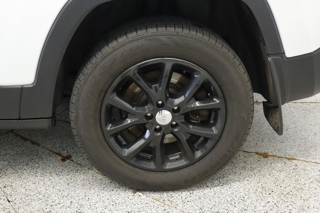 Thumbnail: 2014 Jeep Cherokee - 15
