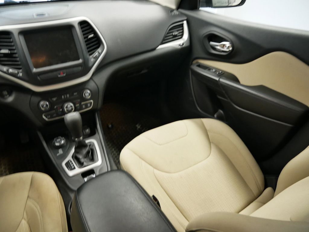 Thumbnail: 2015 Jeep Cherokee - 29