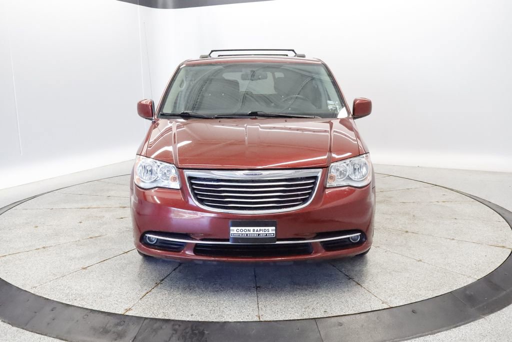 Thumbnail: 2016 Chrysler Town & Country - 7