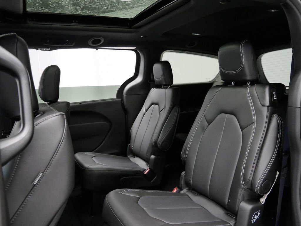 Thumbnail: 2026 Chrysler Pacifica - 21