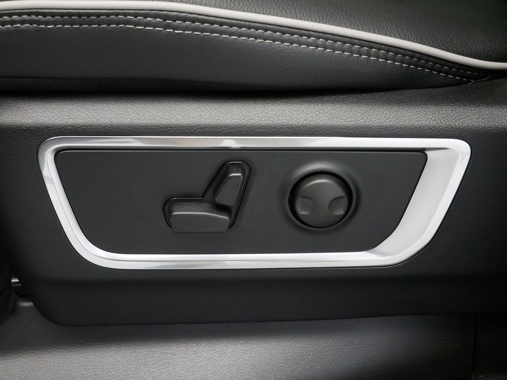 Thumbnail: 2026 RAM 1500 - 8