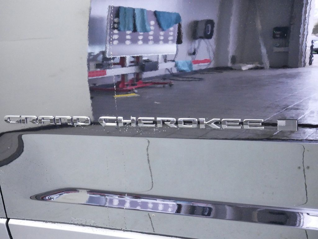 Thumbnail: 2024 Jeep Grand Cherokee - 19