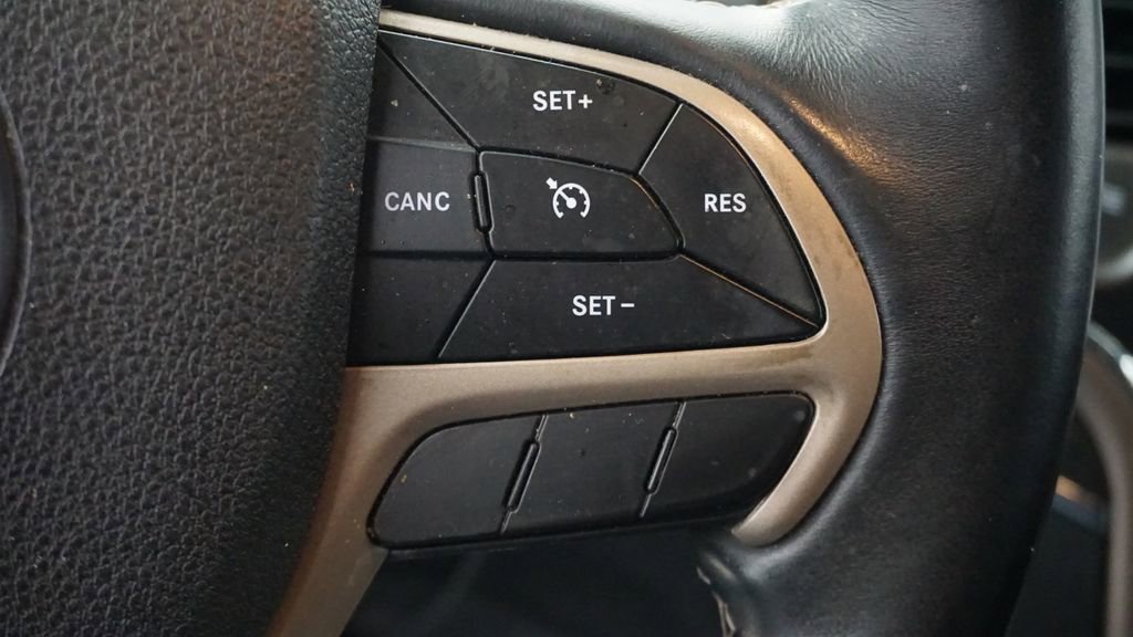 Thumbnail: 2017 Jeep Grand Cherokee - 38