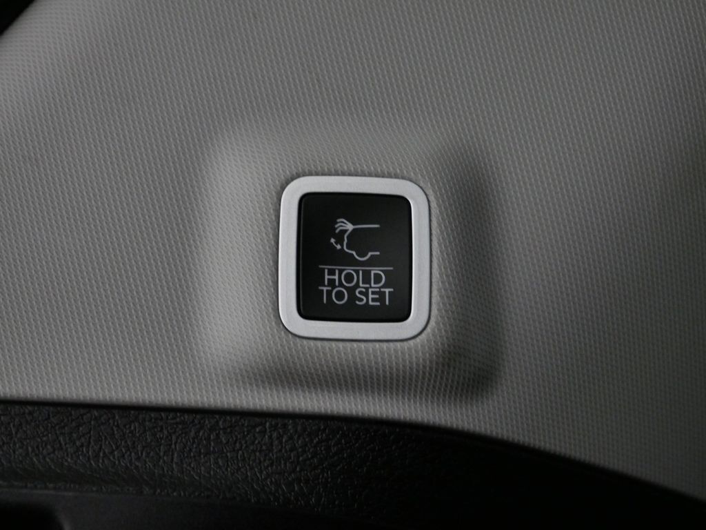 Thumbnail: 2024 Jeep Grand Cherokee - 19