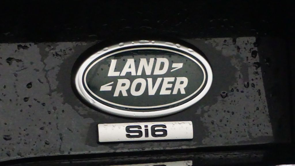 Thumbnail: 2020 Land Rover Discovery - 16