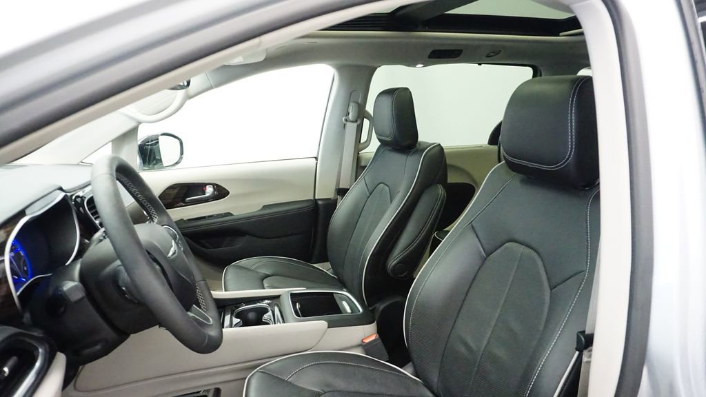 Thumbnail: 2024 Chrysler Pacifica - 22