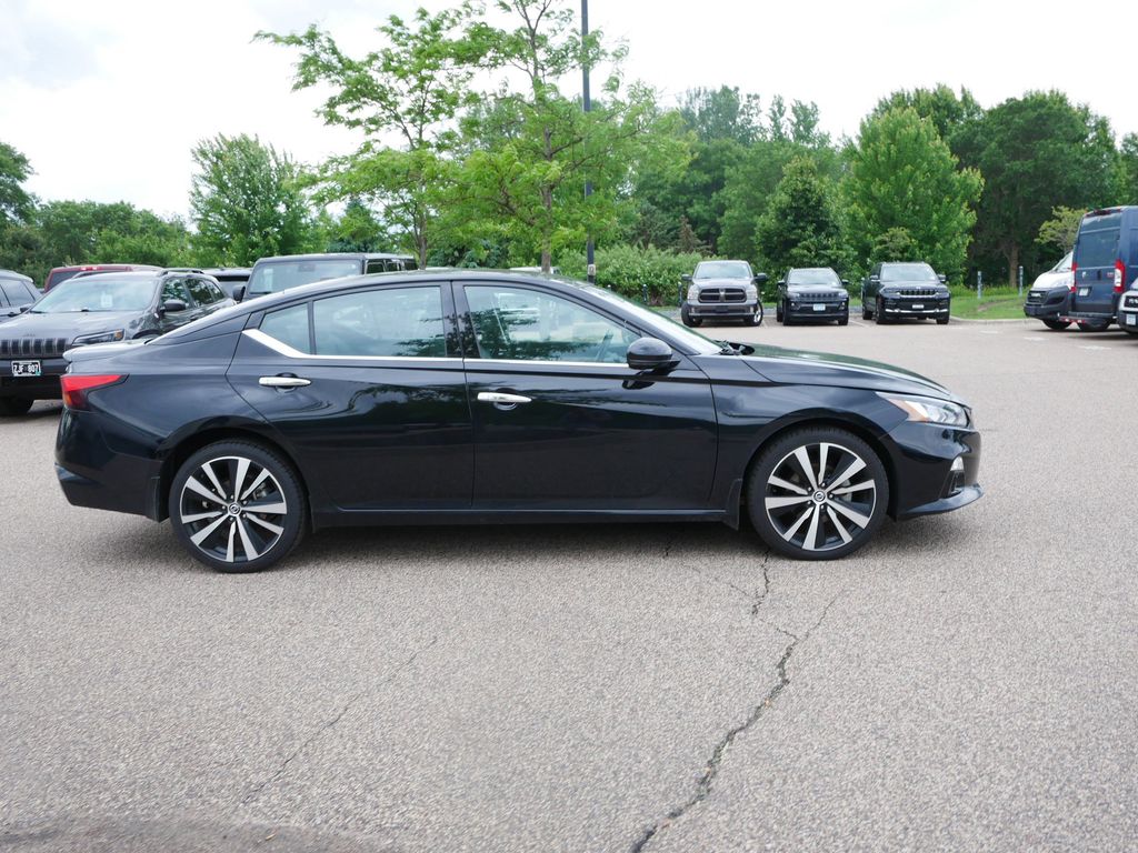 2021 Nissan Altima Platinum 4