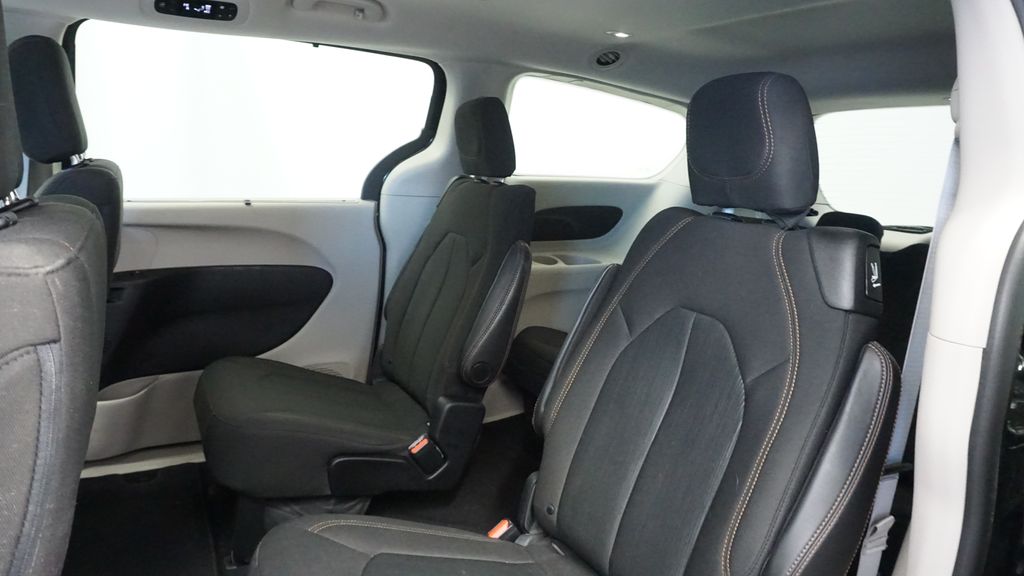 Thumbnail: 2018 Chrysler Pacifica - 20