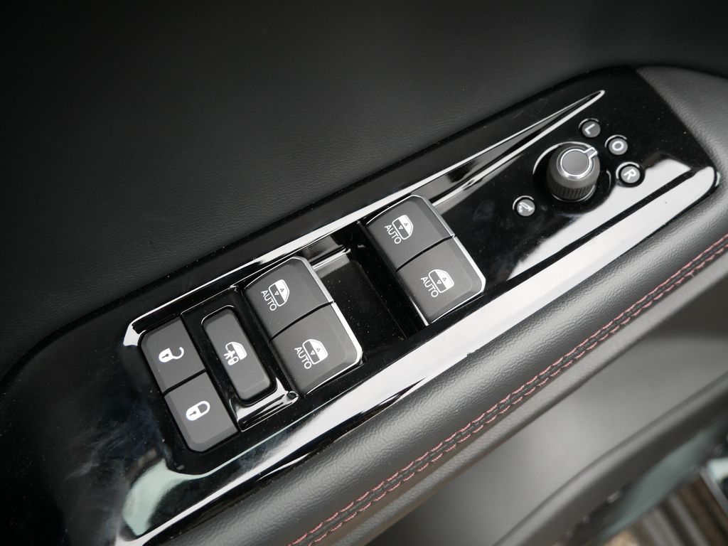 Thumbnail: 2025 Jeep Wagoneer S - 35