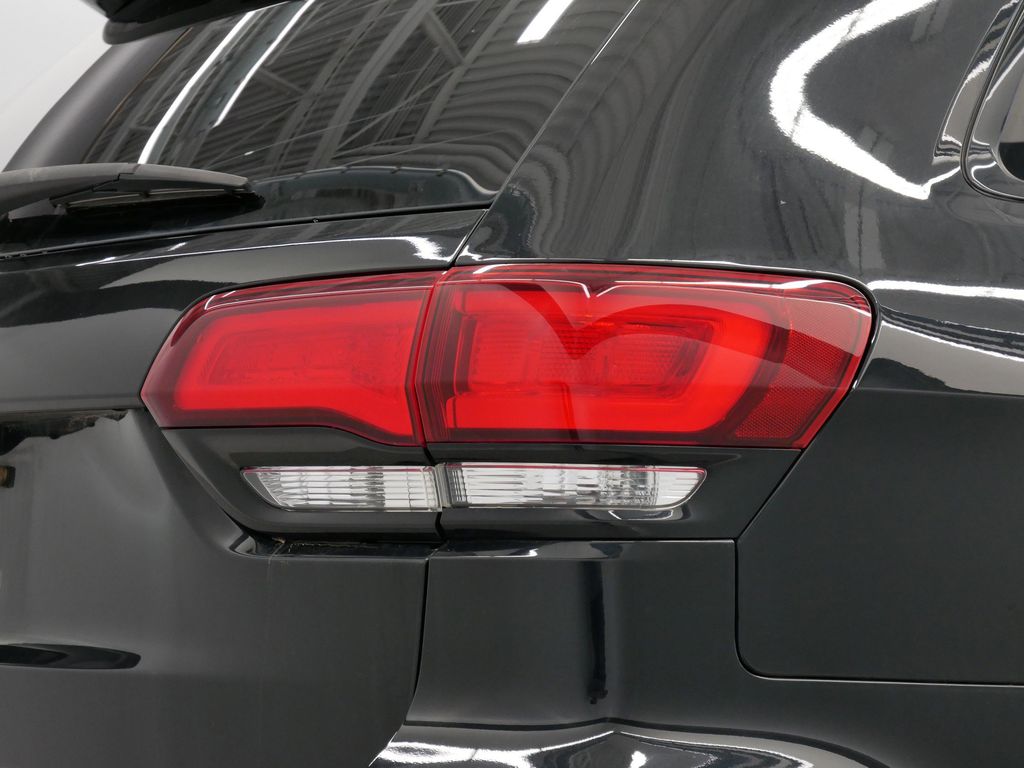 Thumbnail: 2019 Jeep Grand Cherokee - 20