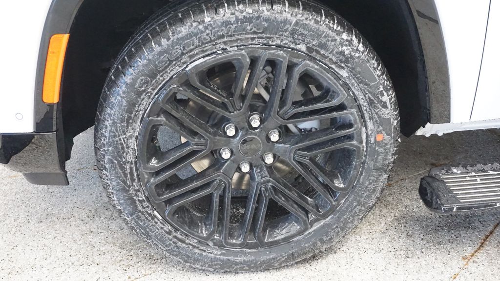 Thumbnail: 2026 Jeep Grand Wagoneer - 13