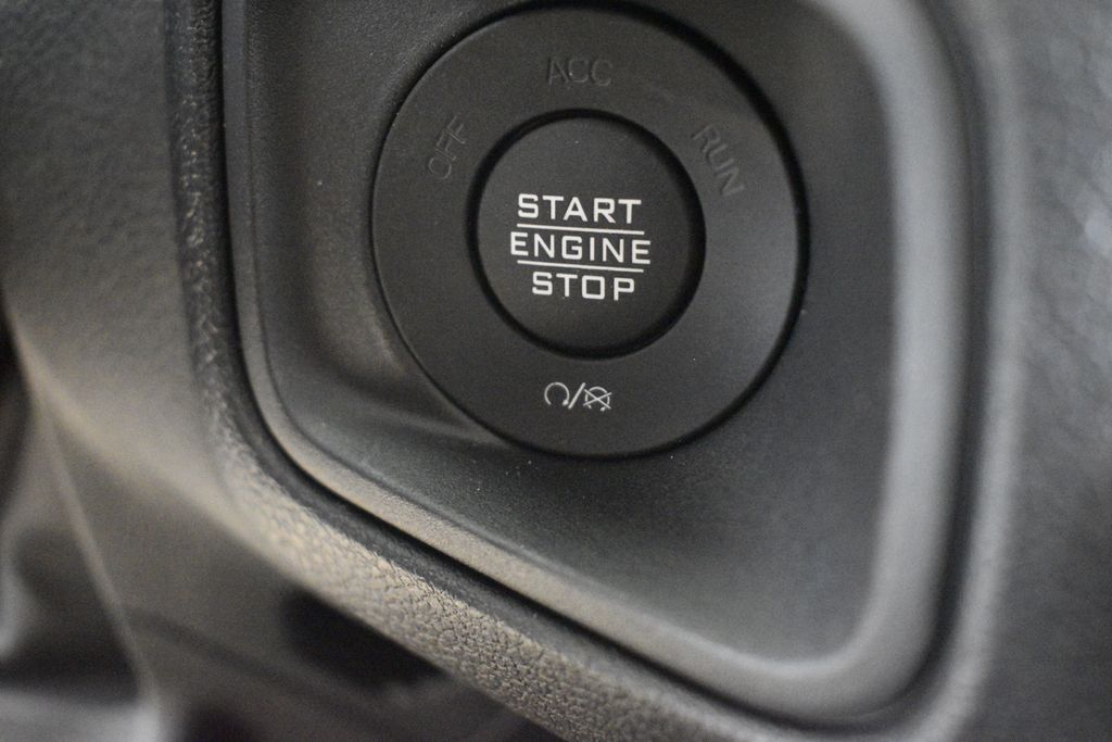 Thumbnail: 2025 Jeep Gladiator - 41