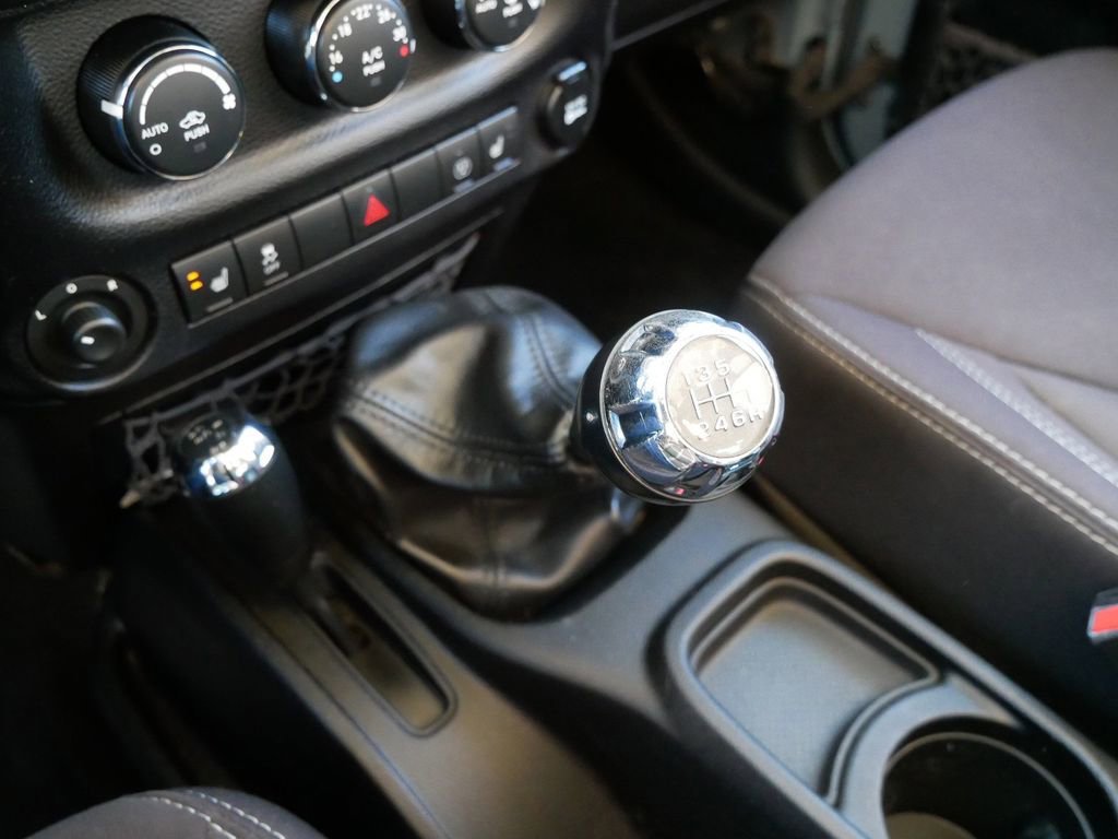 Thumbnail: 2014 Jeep Wrangler - 27