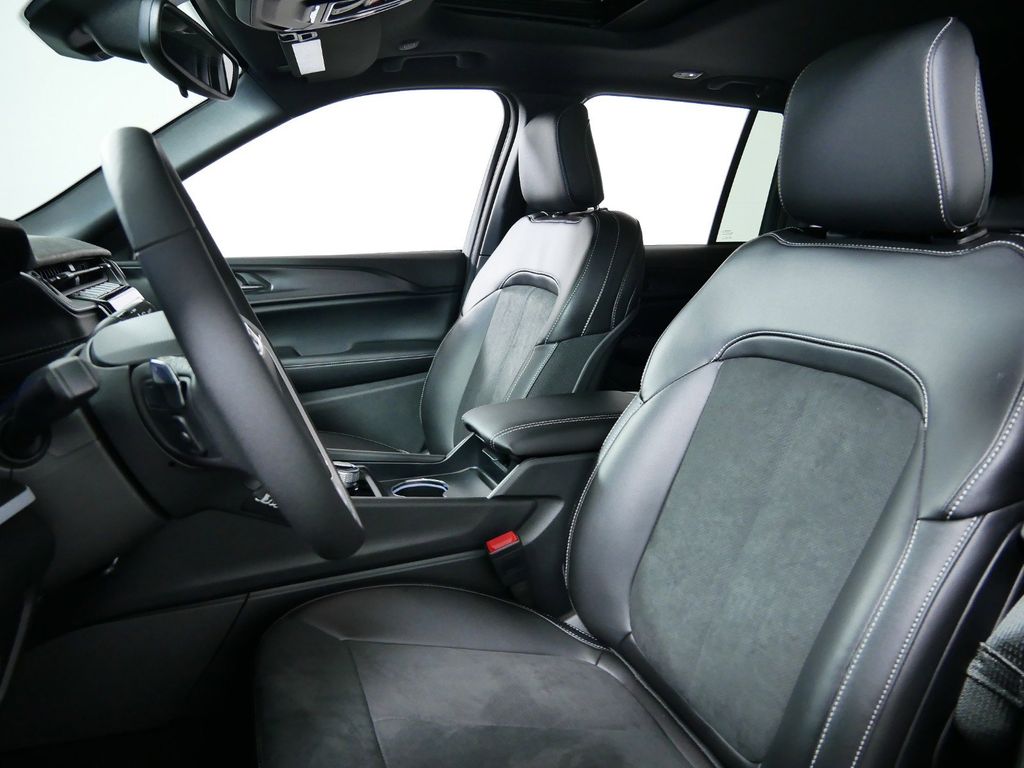 Thumbnail: 2024 Jeep Grand Cherokee - 34
