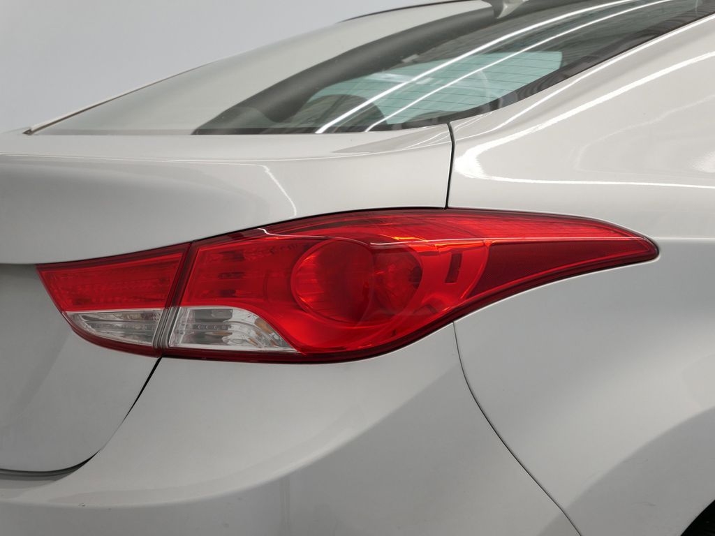 Thumbnail: 2013 Hyundai Elantra - 17