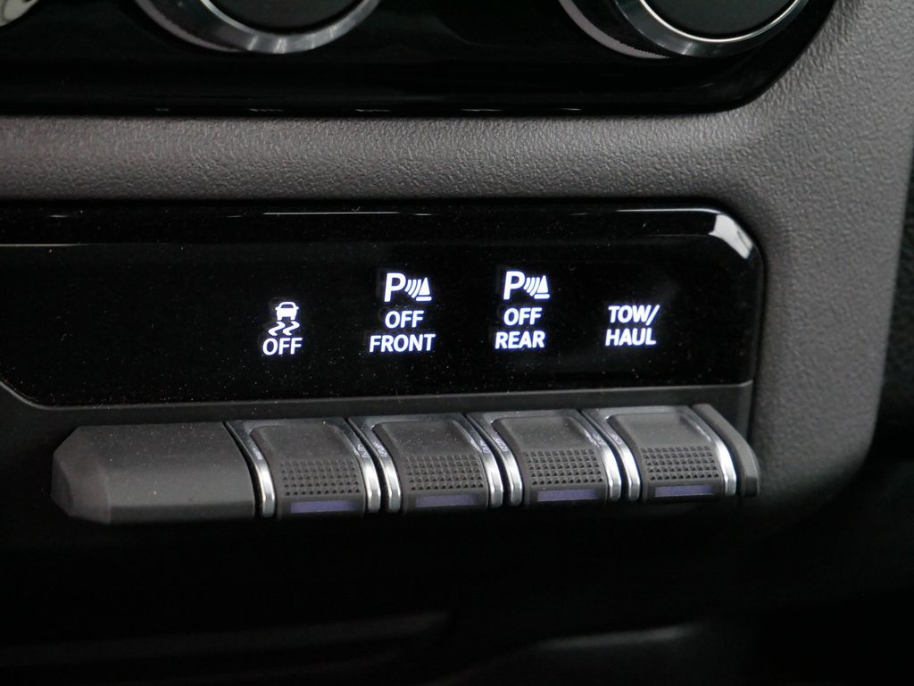 Thumbnail: 2026 RAM 1500 - 33