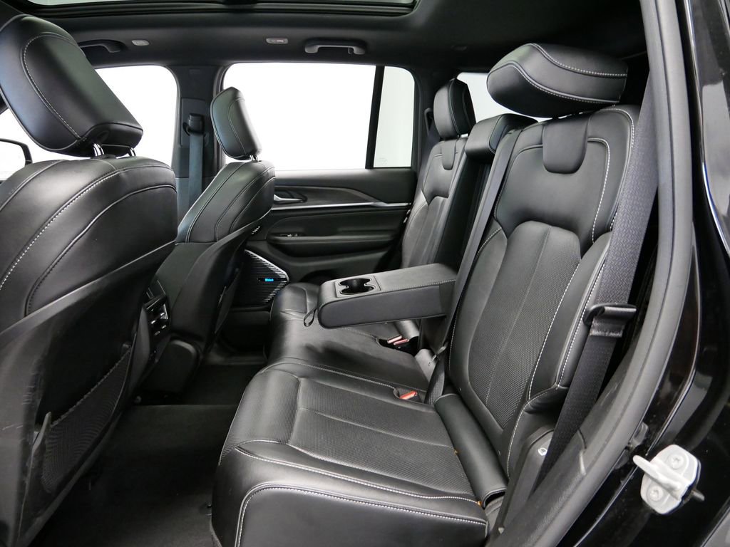 Thumbnail: 2022 Jeep Grand Cherokee - 12