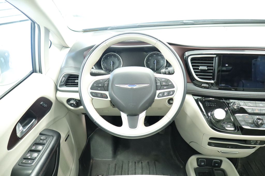 Thumbnail: 2017 Chrysler Pacifica - 23