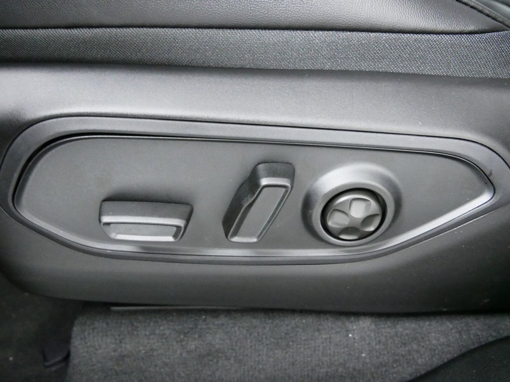 Thumbnail: 2024 Jeep Grand Cherokee - 38