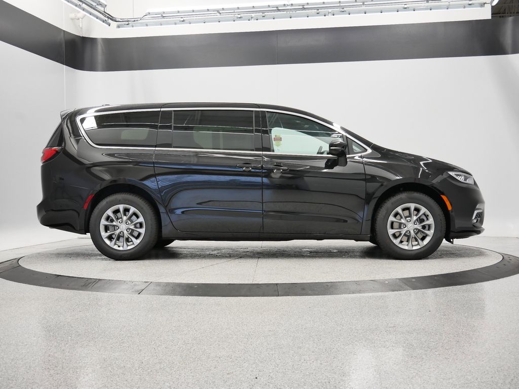Thumbnail: 2026 Chrysler Pacifica - 46