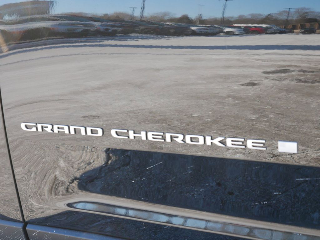 Thumbnail: 2025 Jeep Grand Cherokee - 18