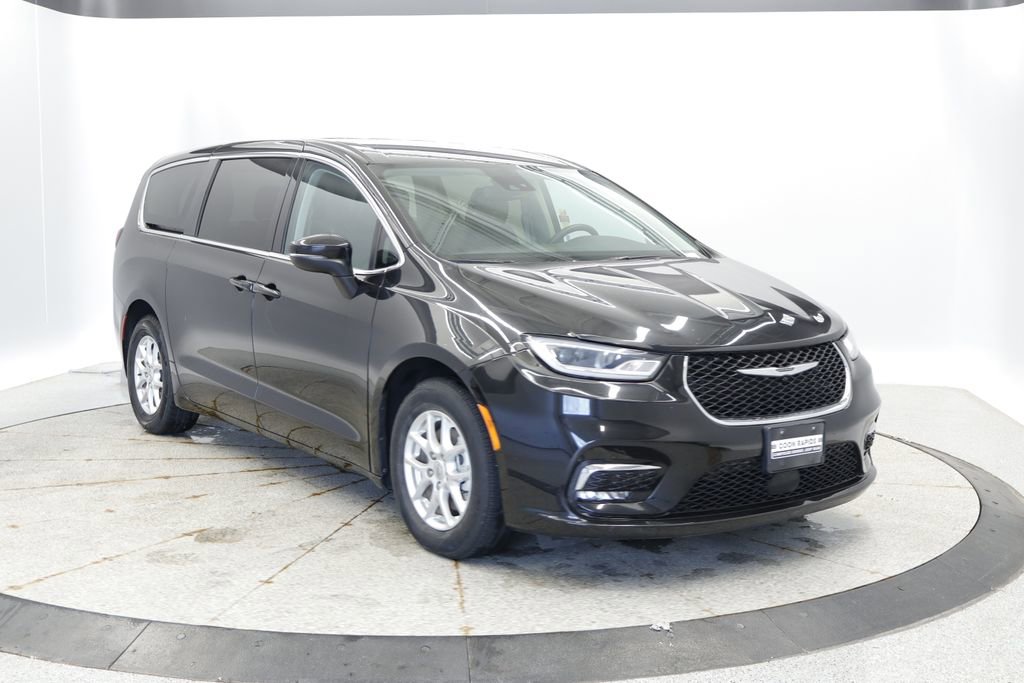 Thumbnail: 2023 Chrysler Pacifica - 10