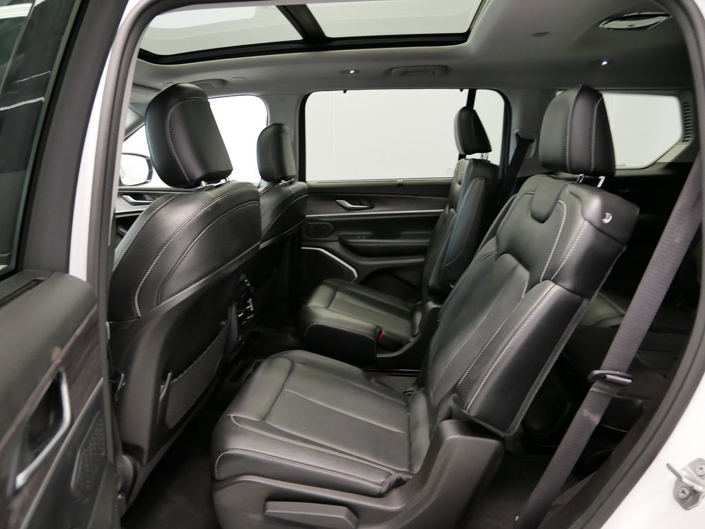 Thumbnail: 2022 Jeep Grand Cherokee L - 28