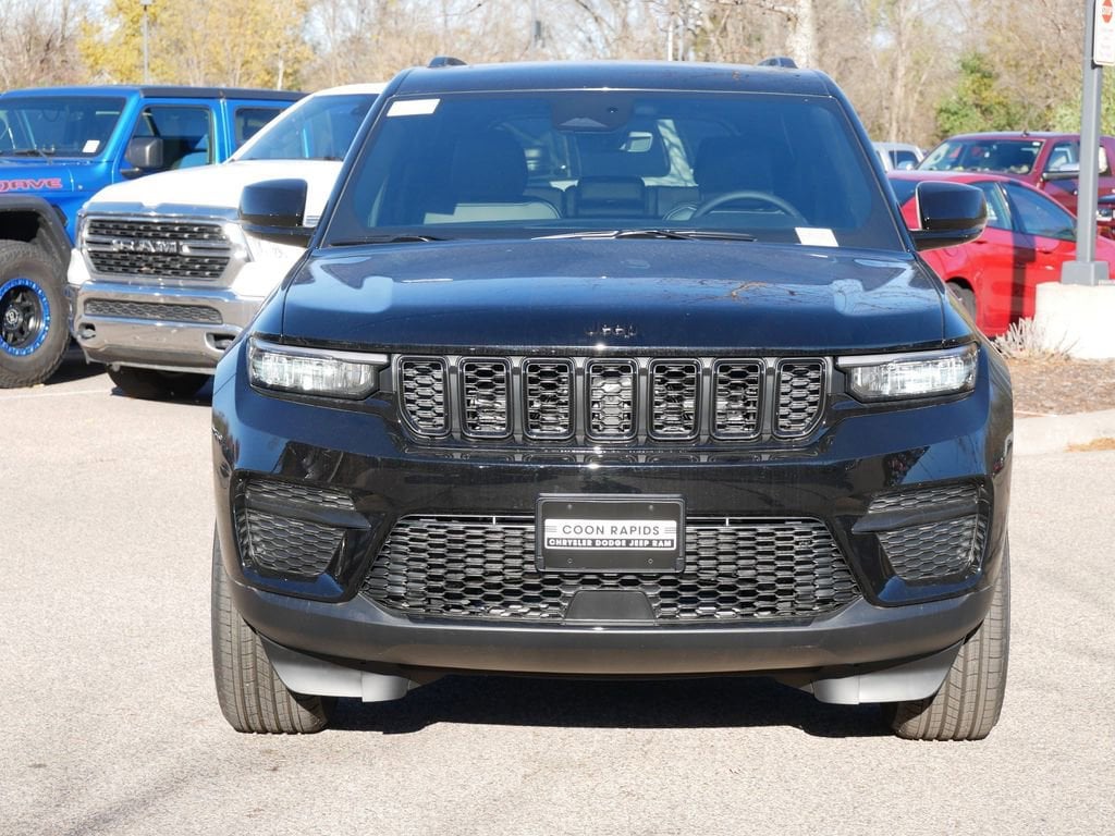 New 2025 Jeep Grand Cherokee Laredo SUV