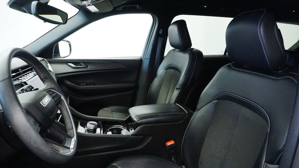 Thumbnail: 2023 Jeep Grand Cherokee L - 21