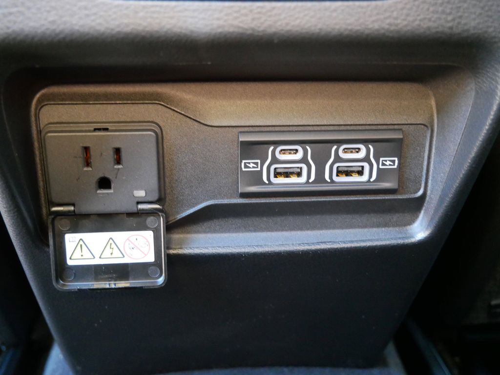 Thumbnail: 2025 Jeep Grand Cherokee - 31