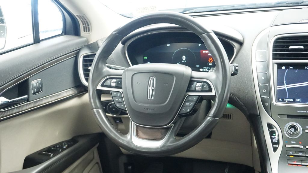 Thumbnail: 2019 Lincoln Nautilus - 24