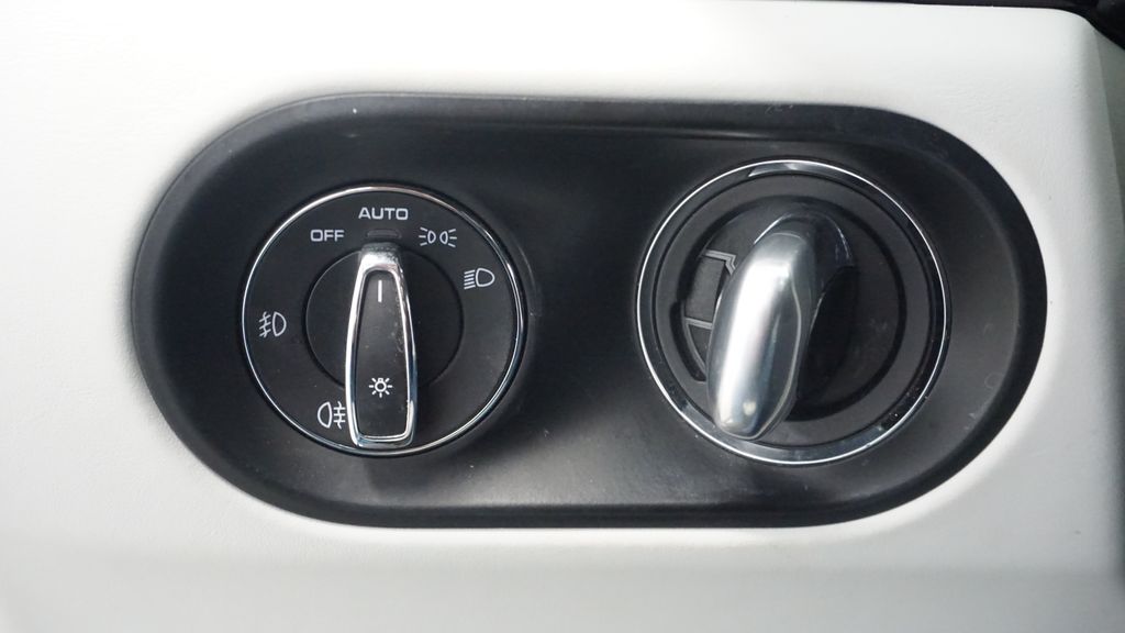 Thumbnail: 2017 Porsche Macan - 27