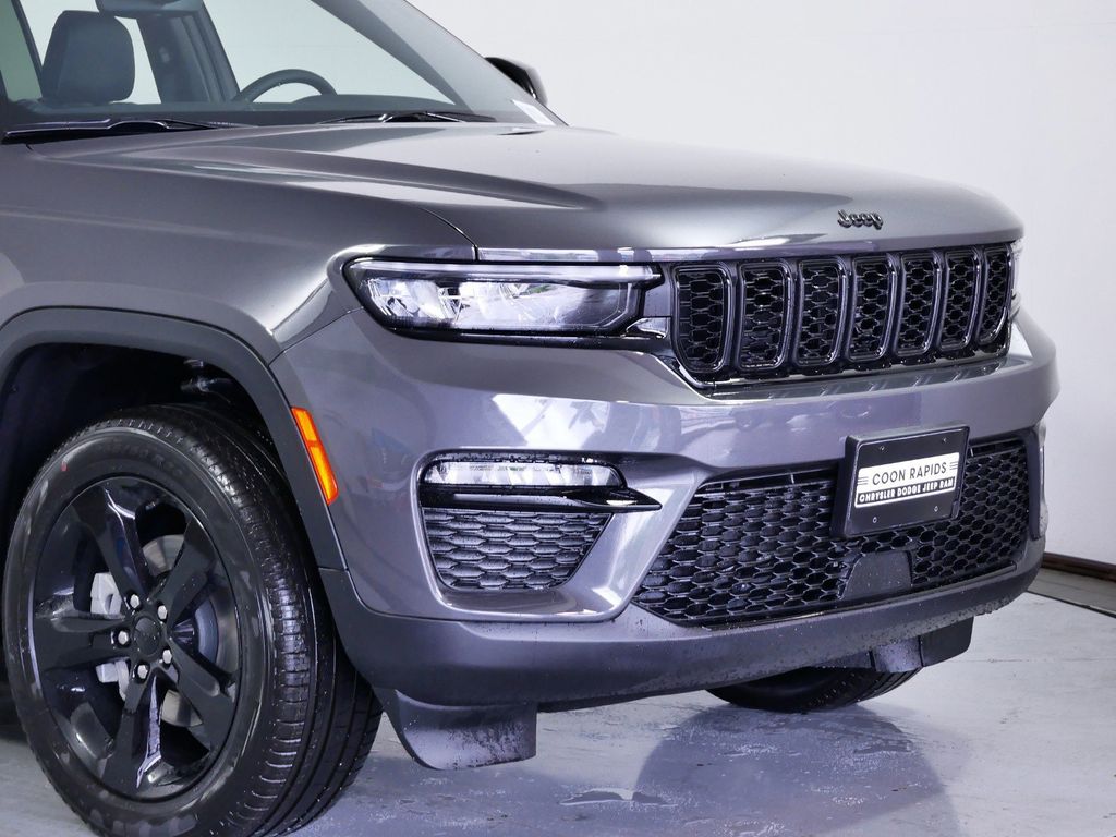 Thumbnail: 2025 Jeep Grand Cherokee - 3